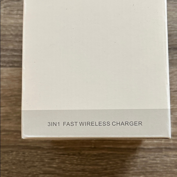3-in-1 Wireless Charger - Picture 2 of 3